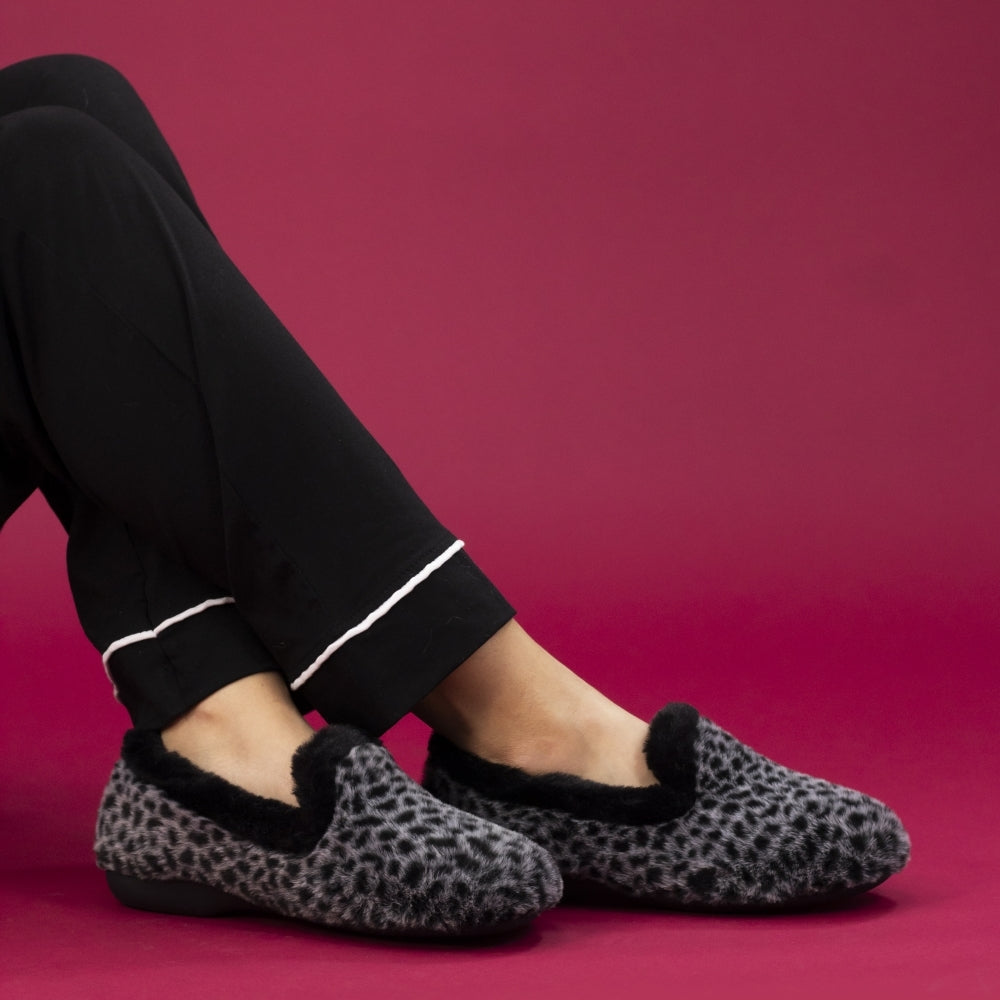 Lunar Tripoli Women's Slip On Faux Fur Machine Washable Slipper Black Ocelot
